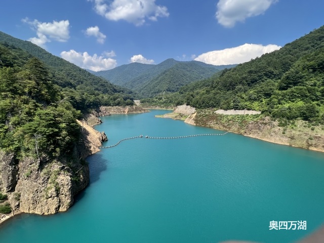 神秘的な四万ブルー〈奥四万湖〉とシャインマスカット1房狩りの旅